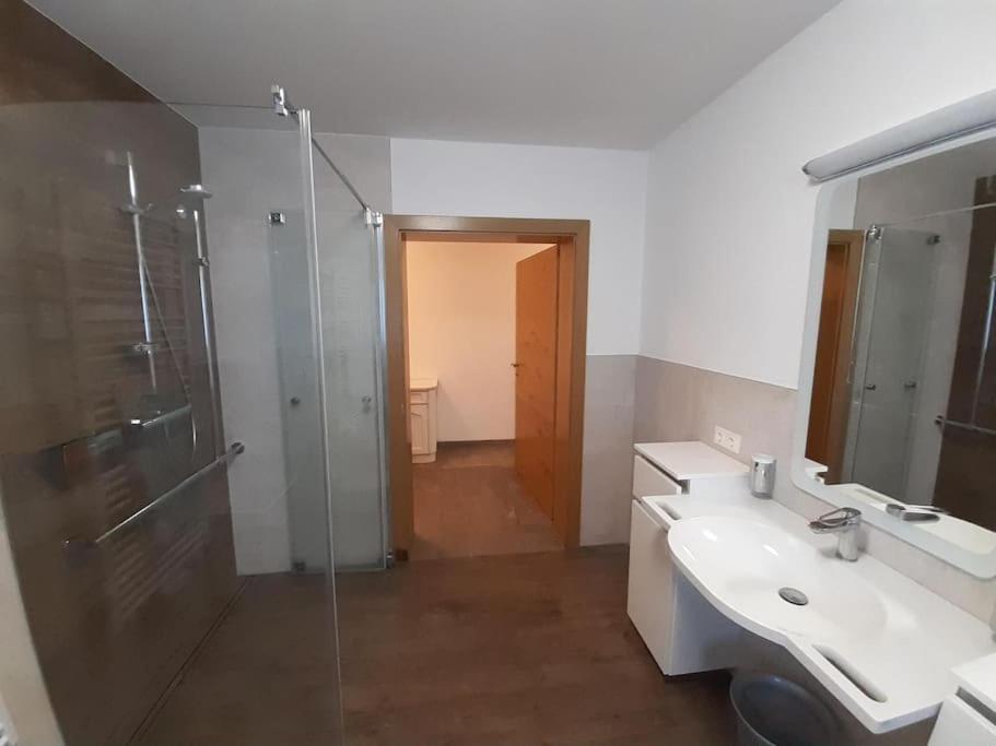 Grosszuegiges Apartment Georg Mayrhofen Barrierefrei Hollenzen Екстериор снимка