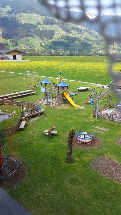 Grosszuegiges Apartment Georg Mayrhofen Barrierefrei Hollenzen Екстериор снимка